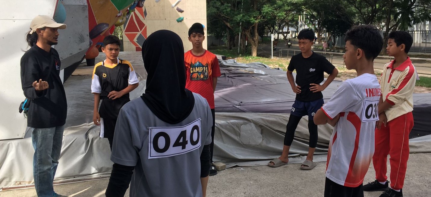 Lomba Panjat Tebing